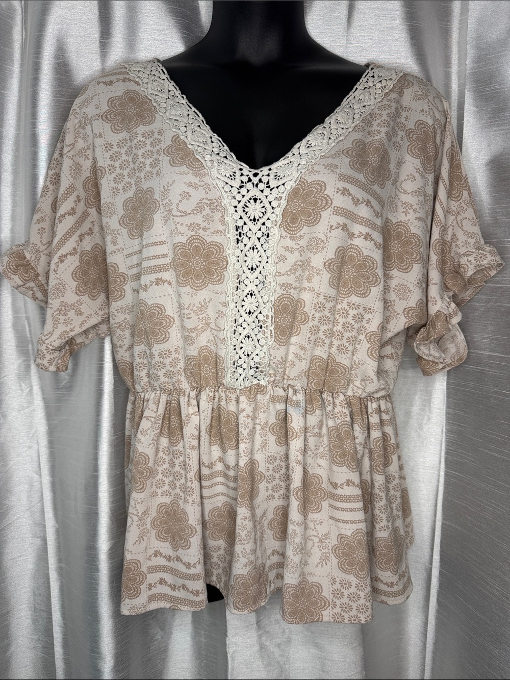 Daytrip Medallion Print Peplum Top Boho Crochet Tan V Neck Floral Women’s XXL